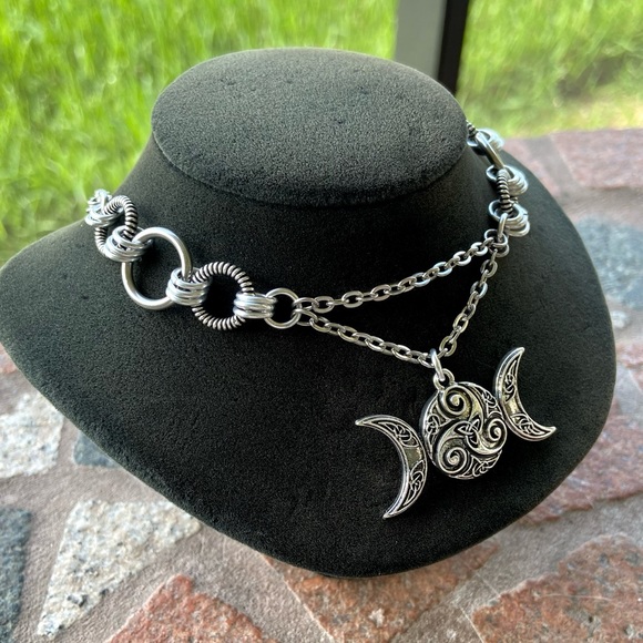 Handmade maille choker & celtic knot tripple moon goddess design charm necklace - Picture 5 of 10